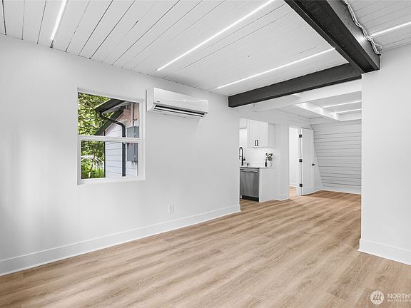 2nd image of 141 E Ashwood Lane