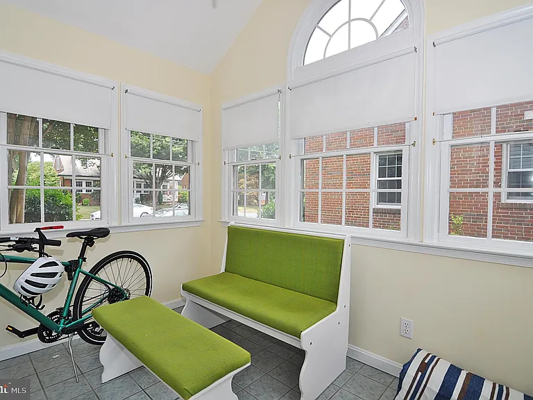 2124 N Troy St — Photo 10