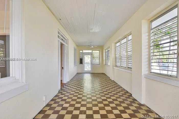 2000 S Miami Ave — Photo 21