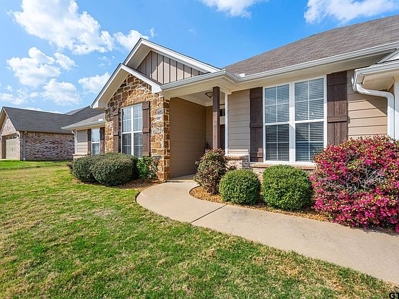 2nd image of 405 Laura Ln