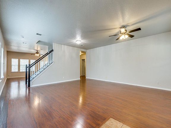 2nd image of 838 Quitman Oak