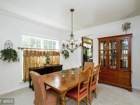 5th image of 84 Crestwood Ln