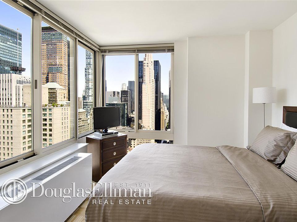 2nd image of 260 W 54th St APT 14D