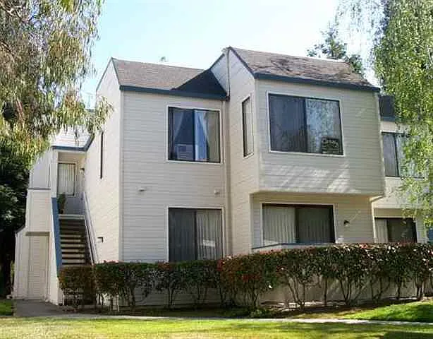 3736 Stoneglen photo 1