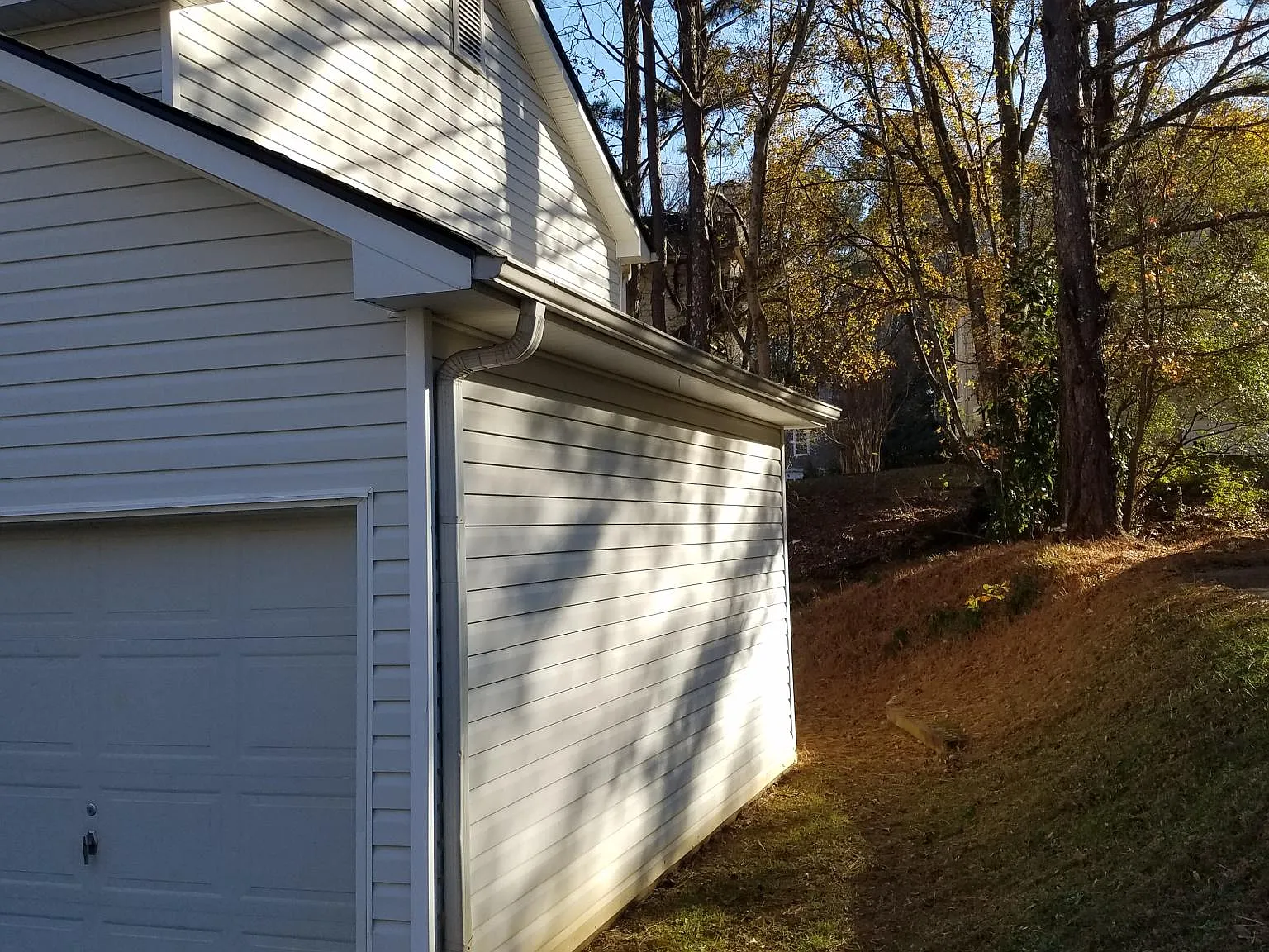 3 bed, 2.5 bath, 1500 sqft, $2,200 — Photo 3