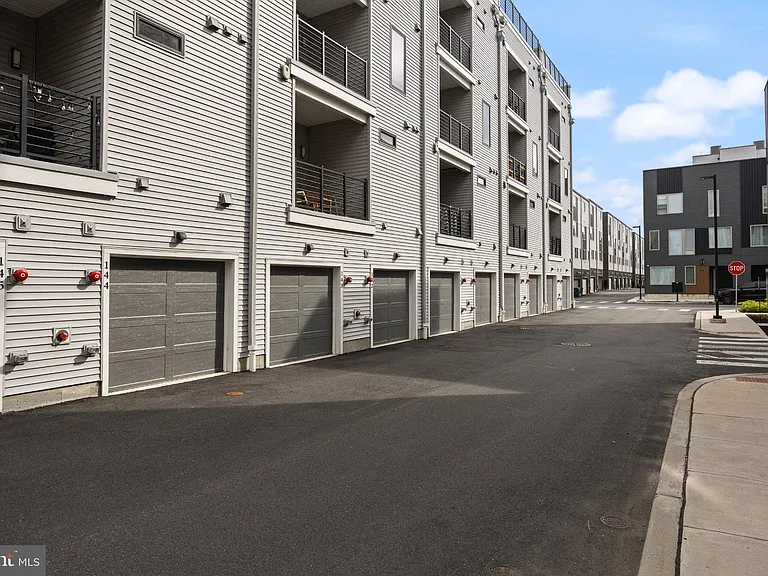 2150 Northbank Pl #143 — Photo 35