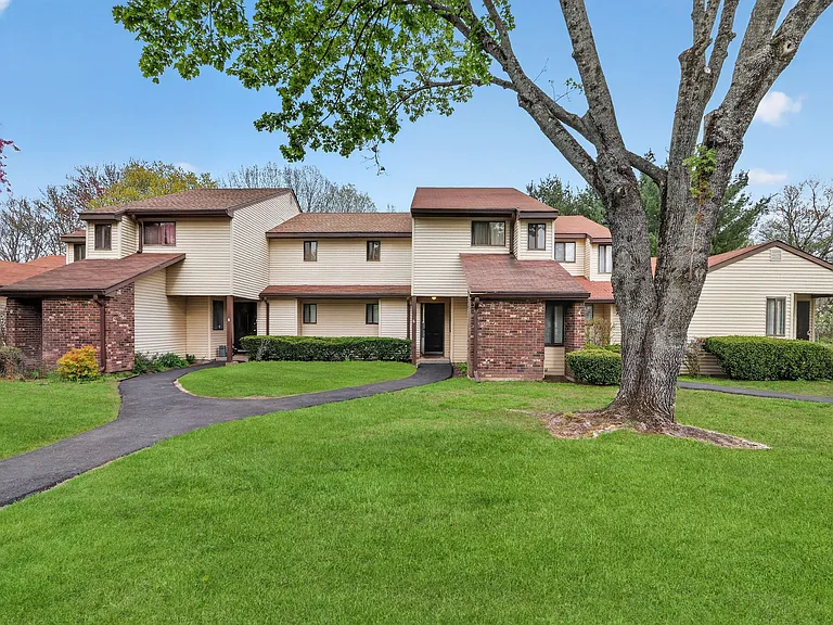 Welcome to The Residences at Talcott, an Eagle Rock Community, where comfortable living meets lush landscapes. Enjoy spacious units with modern amenities and a vibrant community atmosphere. Schedule your tour today and find your new home!