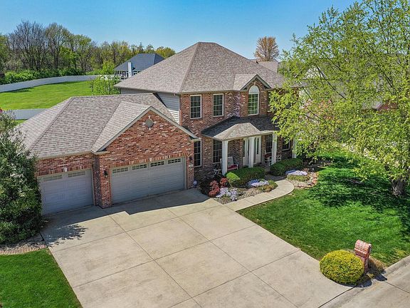2nd image of 21 Oak Lake Ct