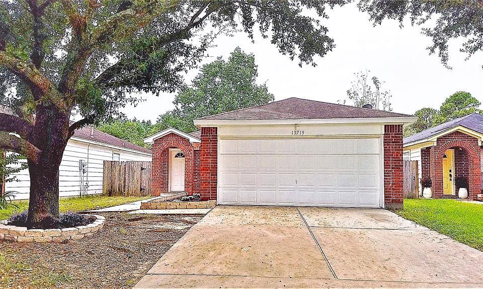 1st image of 13719 Paxton Dr