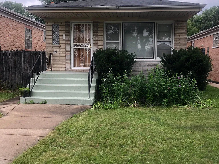 9812 S Harvard Ave — Photo 1
