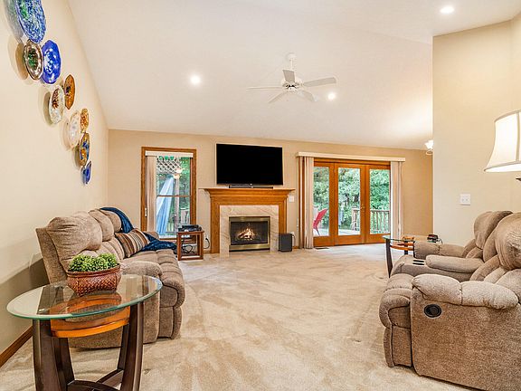 4th image of 200 Pinetree Ln