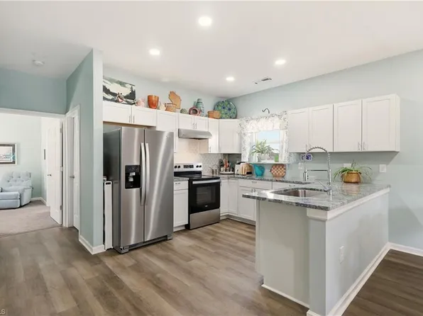 719 Meadowgreen Village Dr, Eden, NC 27288