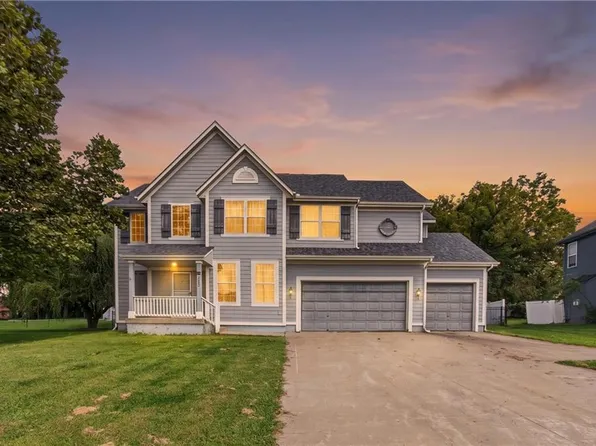 1003 Colonial Dr, Pleasant Hill, MO 64080