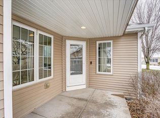 638 Springbrook Cir, Deforest, WI 53532
