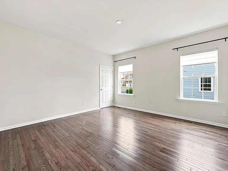 160 Shilling Ave — Photo 3
