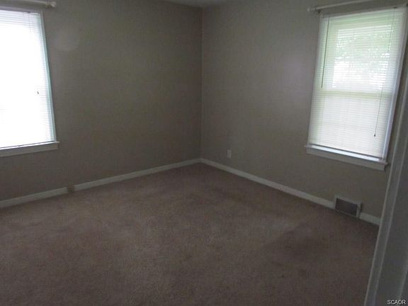 5th image of 733 E Ivy Dr