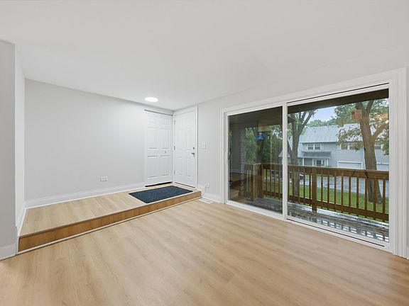 4th image of 19403 Oakwood Ave #D