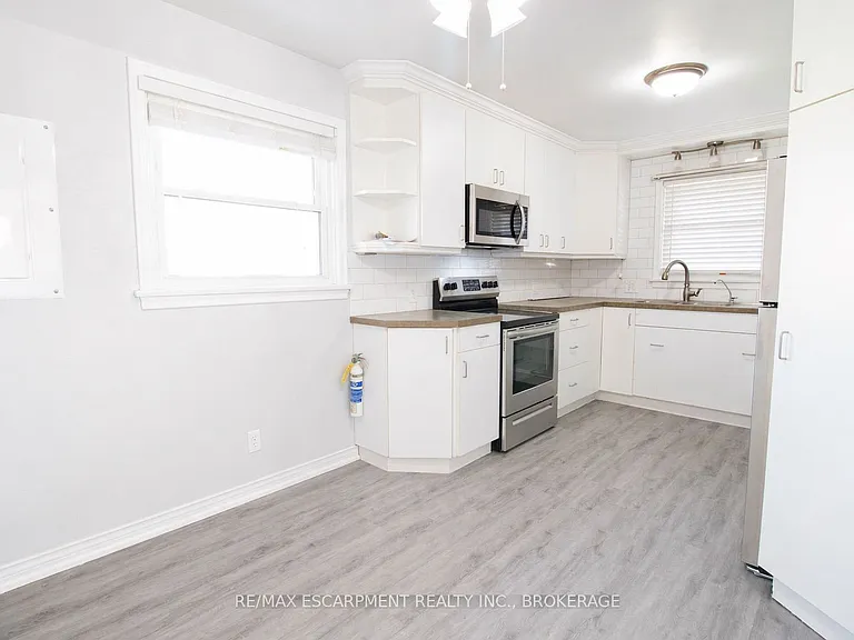 98 James St E #1 — Photo 5