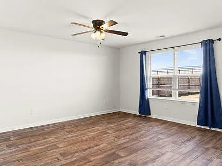 310 Kite Cir NE — Photo 4