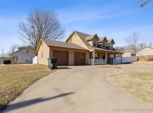 805 W Bryan Ave, Sapulpa, OK 74066
