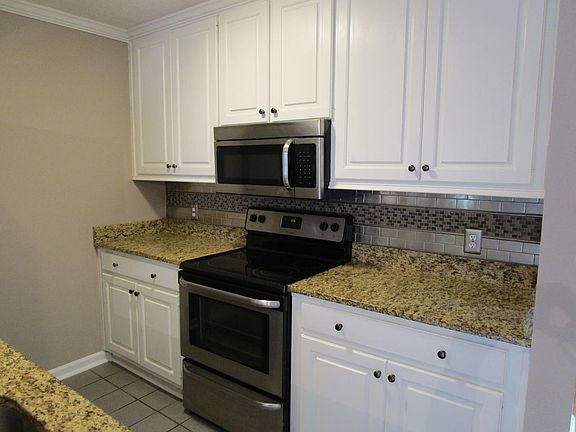 4th image of 2828 Florence Dr