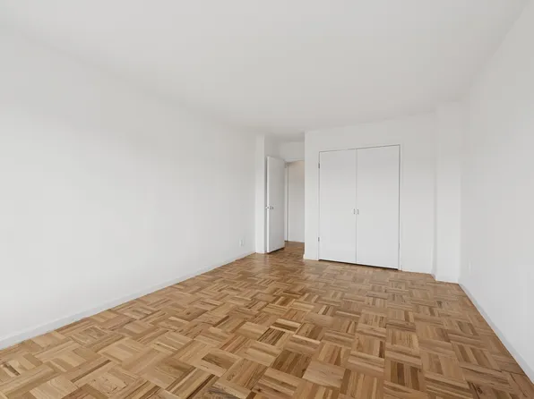 166-25 Powell Cove Boulevard image 16 of 37