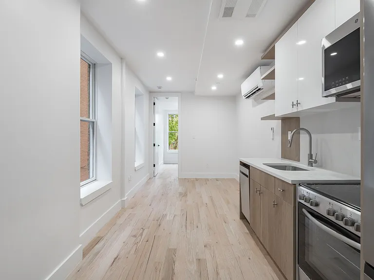376 Montgomery St #1F — Photo 5