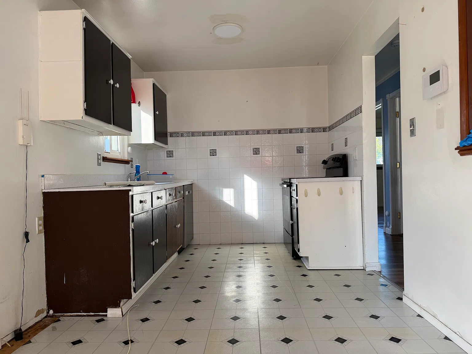 3 bed, 894 sqft, $1,600 — Photo 2