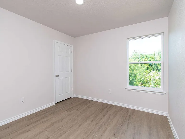 802 White Meadow Ln #B — Photo 11