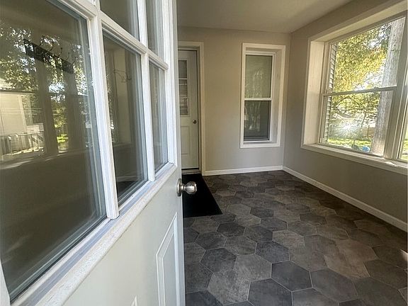 2nd image of 47 1/2 Bridge St #47