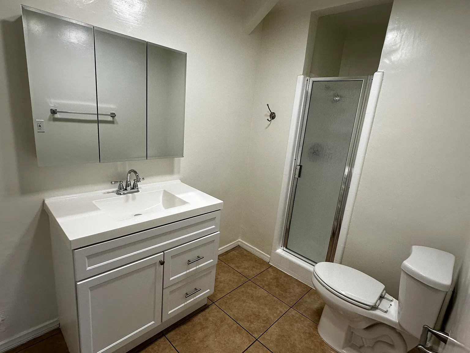 2 bed, 850 sqft, $2,600 — Photo 3