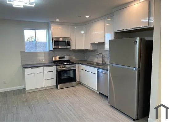 2 bed, 900 sqft, $2,795 — Photo 2