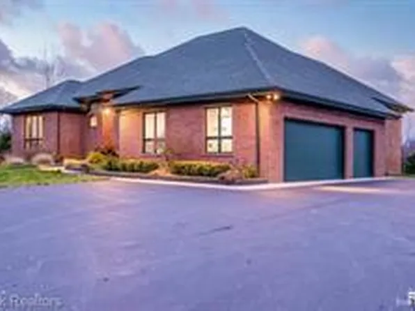 3520 Blue Heron Ct, Ypsilanti, MI 48198
