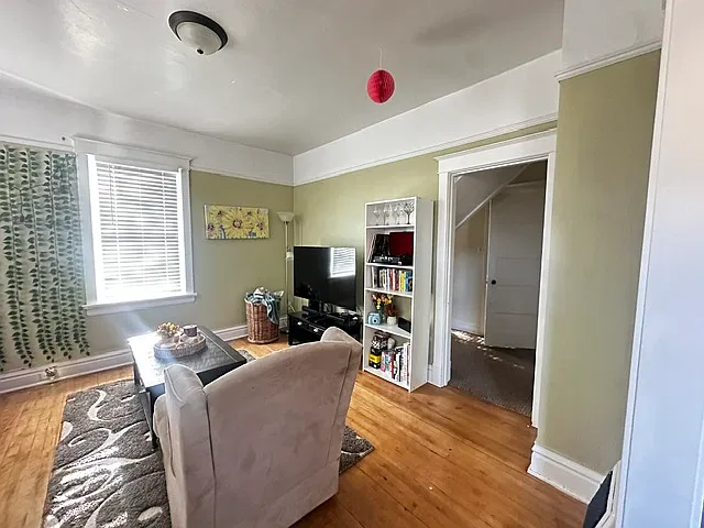 607 E 7th Street - 1 — Photo 3