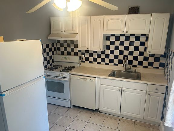 4th image of 132 Hadley Ave Floor 2