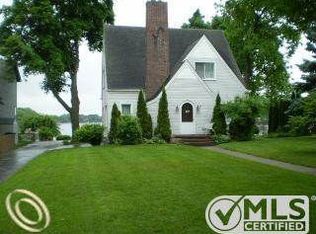 6781 Williams Lake Rd, Waterford, MI 48329