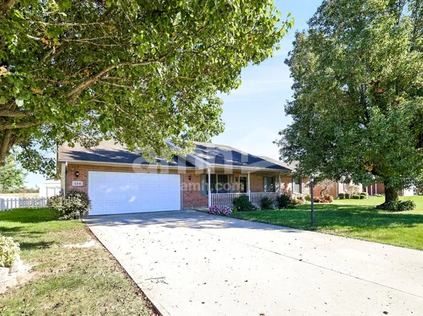 124 Irongate Dr, Englewood, OH 45322