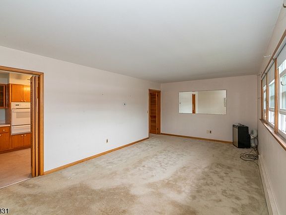 5th image of 300 Mitchell Ave #2