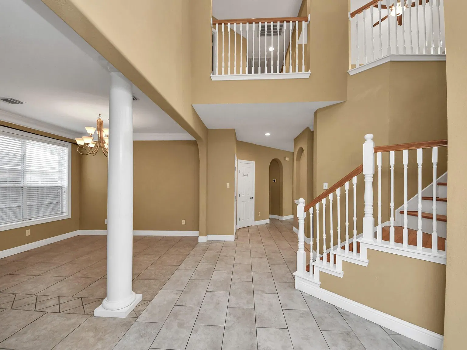 4 bed, 2.5 bath, 2580 sqft, $2,600 — Photo 3
