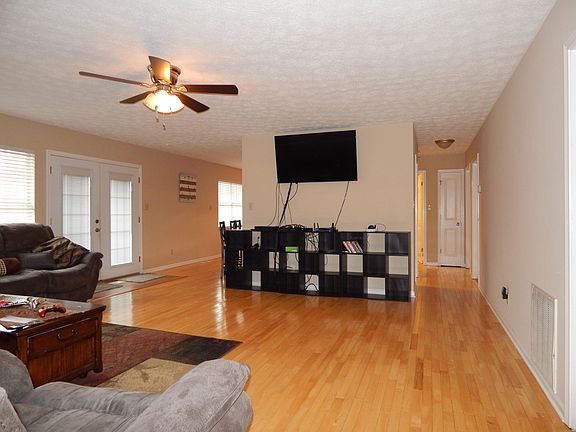 3rd image of 127 Fowler Dr