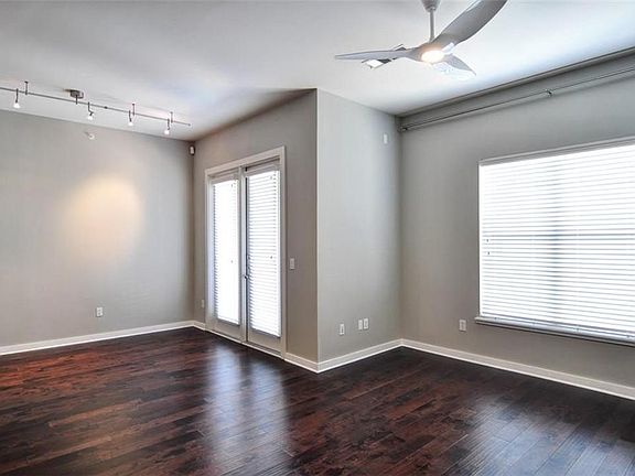 4th image of 2950 McKinney Ave APT 422