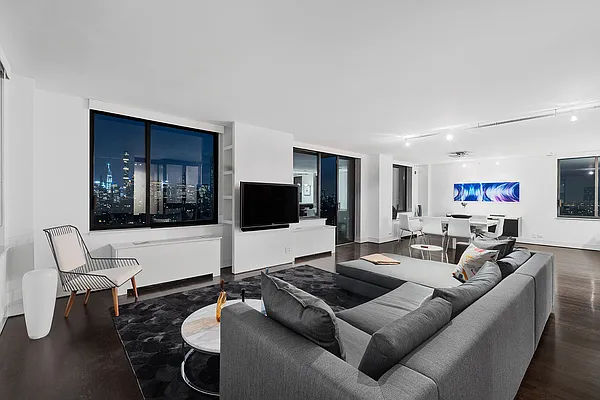 Sold by Compass | media 9