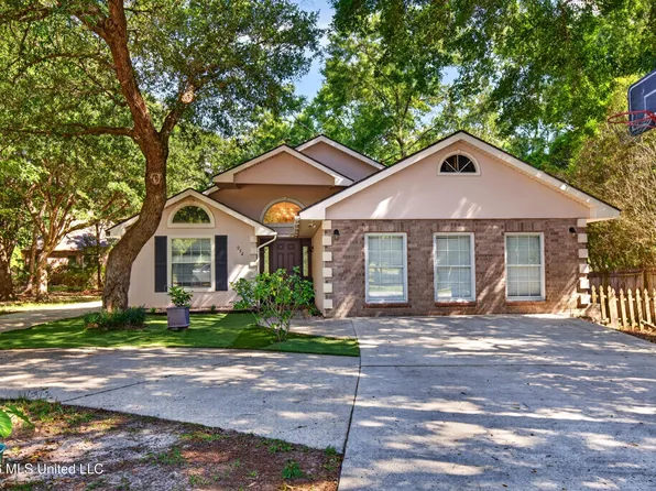 952 Kalikimaka Pl, Diamondhead, MS 39525