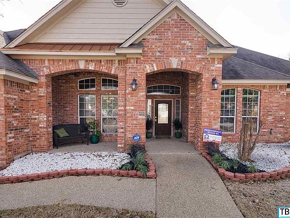 2nd image of 2211 Fox Glen Ln