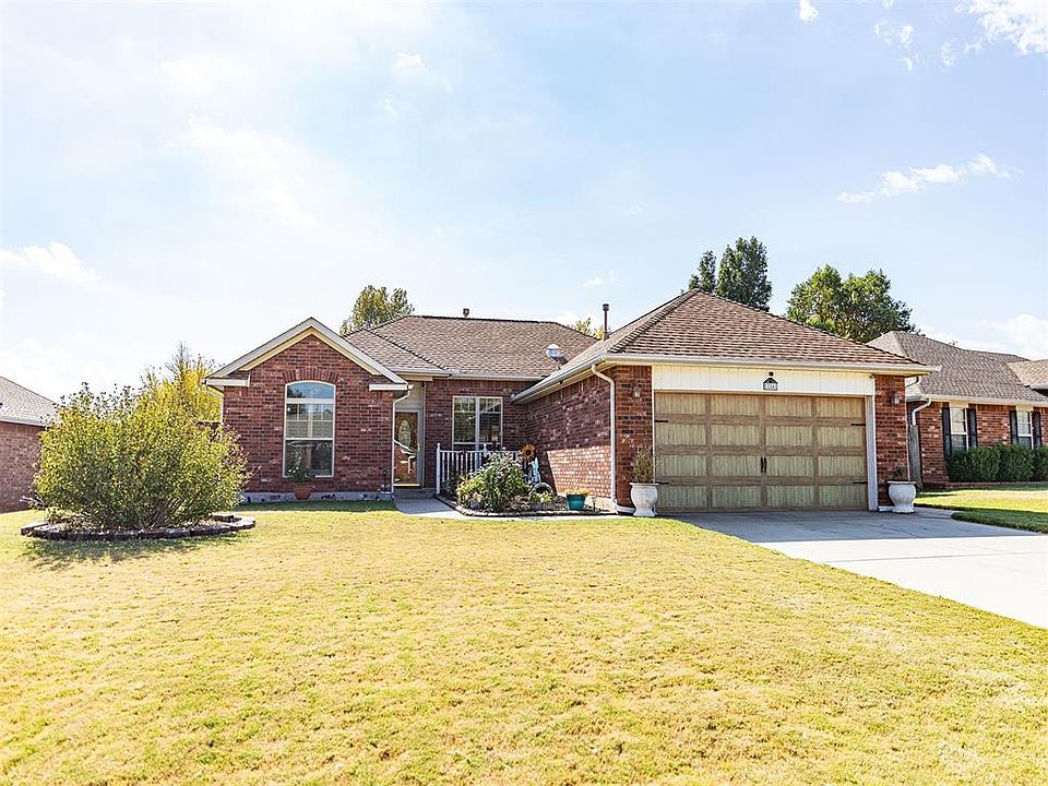 1st image of 284 E Woodlands Dr