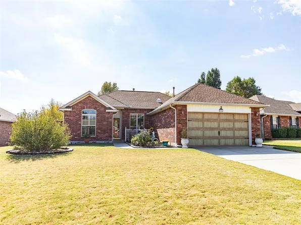 284 E Woodlands Dr, Harrah, OK 73045