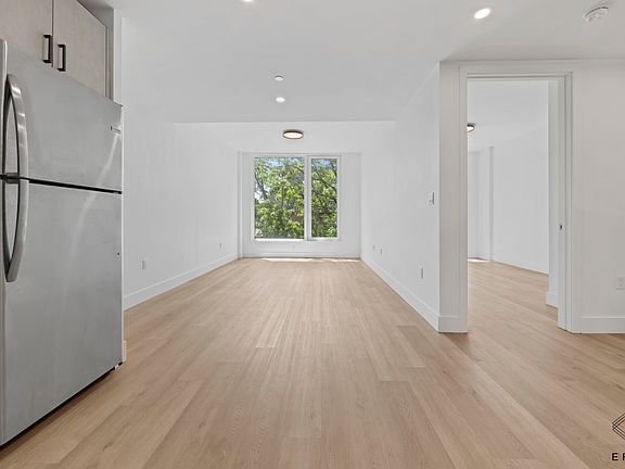 2nd image of 2045 Ocean Ave APT 405