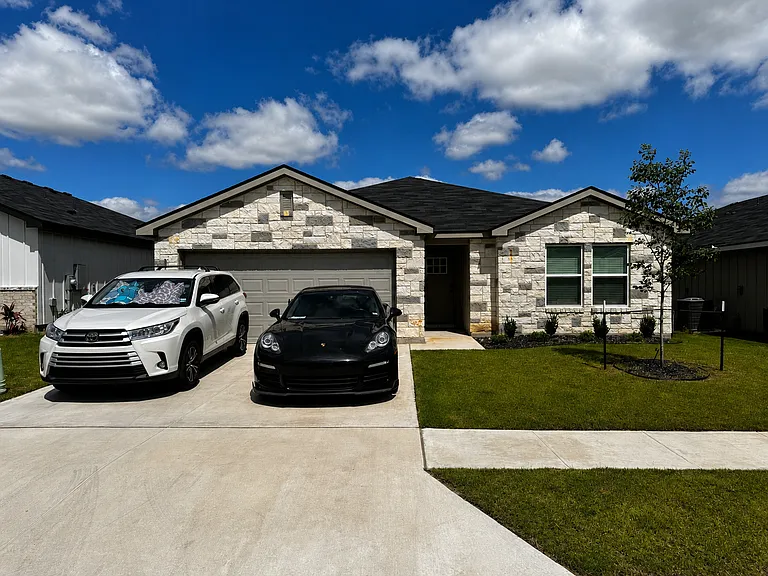1154 Lexington Dr — Photo 1