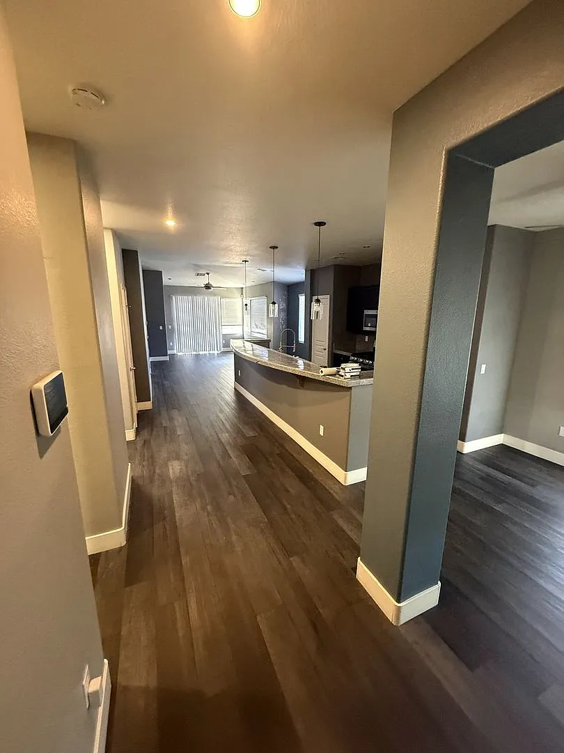 Gorgeous 2 Bdrm 2 bath Summerlin condo — Photo 4