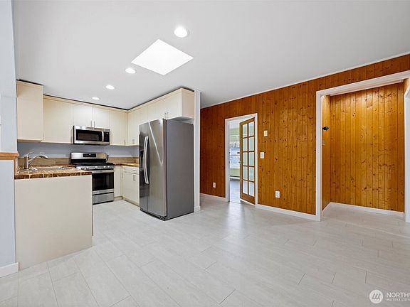4th image of 7631 Parkland Drive